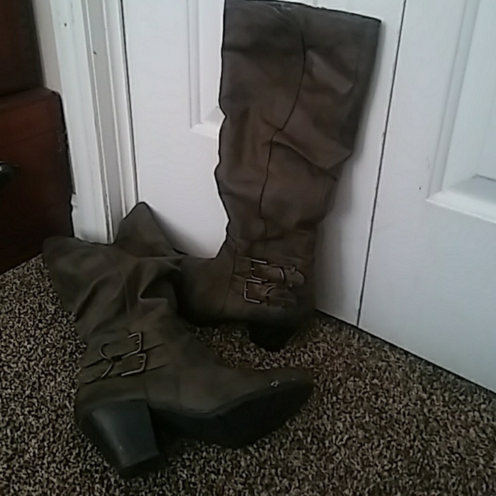 Women's boot - Picture 2 of 4